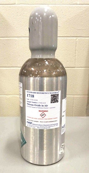 SRM 1718  空气中的一氧化二氮(公称量-物质分数为1毫微升/摩尔)标准品